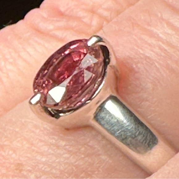 1.96 cts Pink Tourmaline Oval Faceted Sterling Silver Ring EUC - Picture 7 of 16